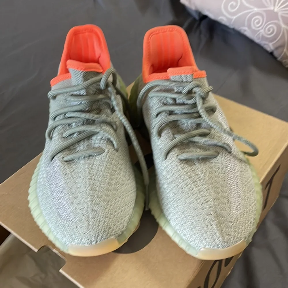 NEW YEEZY BOOST 350 V2 - Picture 2 of 5